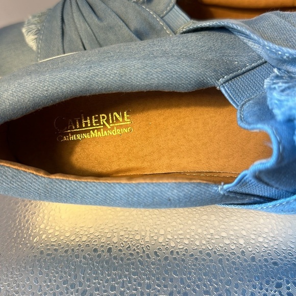 Catherine’s absolutely adorable flat shoes. Light denim with denim Bow size 10.​ - Picture 5 of 7
